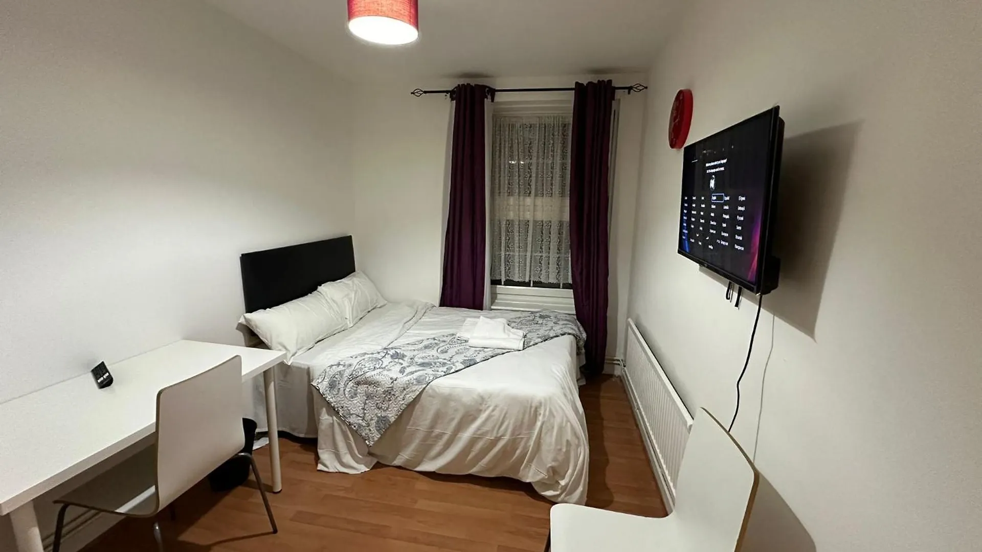 Beautiful Private Double Room In A Shared 3-Bedroom Apartment Minutes Walk From Bethnal Green London